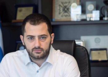 Περιφερειάρχης σε Κεραμέως: Αναλαμβάνω μισθούς εκπαιδευτικών για να μην υποβιβαστούν οι σχολικές μονάδες