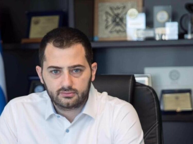 Περιφερειάρχης σε Κεραμέως: Αναλαμβάνω μισθούς εκπαιδευτικών για να μην υποβιβαστούν οι σχολικές μονάδες
