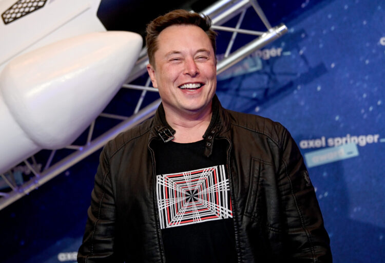 Elon Musk: Το νέο του ανθρωποειδές ρομπότ, τα ατυχήματα και οι κίνδυνοι (φωτο, video)