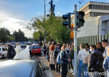 Φοιτητές του ΠΑΜΑΚ δεν μπόρεσαν να παρακολουθήσουν το μάθημα επειδή δεν κληρώθηκαν (ΦΩΤΟ)