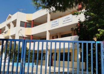 Άγριος ξυλοδαρμός μαθητή έξω από Λύκειο (video)