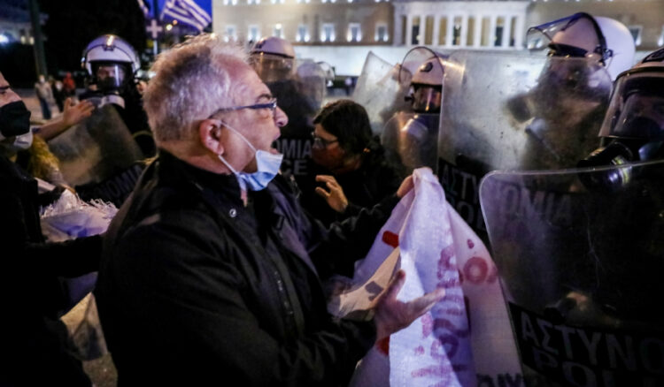 ΚΚΕ για καταστολή στο εκπαιδευτικό συλλαλητήριο: Ο κόσμος της εκπαίδευσης δεν θα «κάτσει στ’ αυγά του»