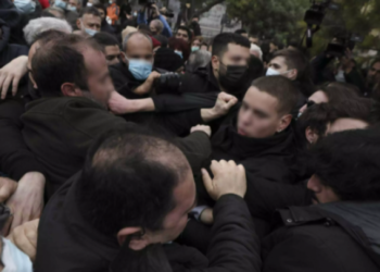 Πολυτεχνείο – Μπουνιές και τραμπουκισμοί σε βουλευτές της ΝΔ και στελέχη του ΣΥΡΙΖΑ (pics & vid)