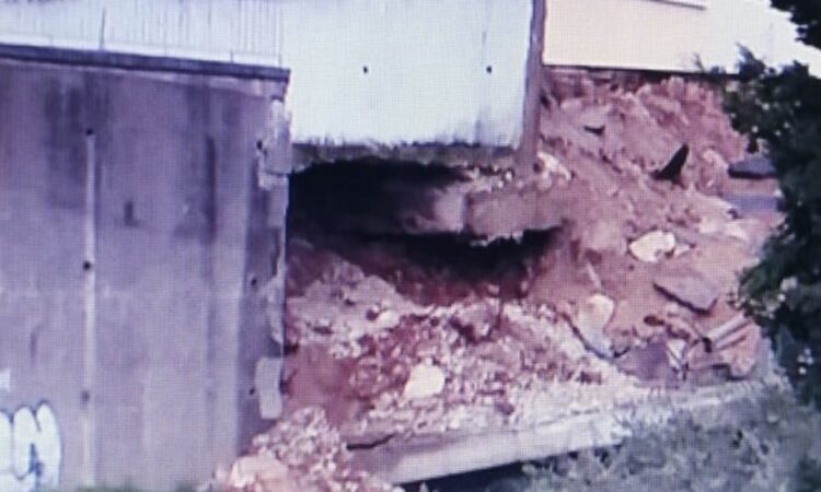 Άρτα: Στον αέρα πτέρυγα Δημοτικού Σχολείου λόγω κακοκαιρίας (φωτο)