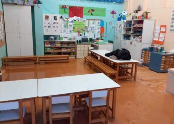 Πλημμύρισε νηπιαγωγείο στην Καλλιθέα – Γέμισαν λάσπη οι τάξεις, έφυγαν άρον άρον τα παιδιά (φωτο)