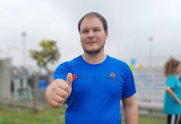 ΑΠΘ: Ο πρώτος τυφλός φοιτητής που πήρε πτυχίο στις Πολιτικές Επιστήμες