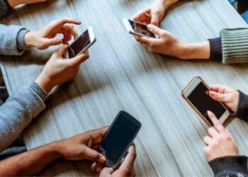 κινητό-εθισμός κινητά mobiles smartphones