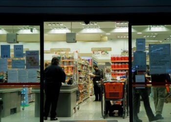 Νέα μέτρα στα σούπερ μάρκετ από σήμερα: Οι αλλαγές σε κρεοπωλεία, φούρνους, μίνι μάρκετ