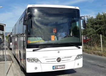 ΚΤΕΛ: Μαθητές πέταξαν πέτρες σε λεωφορείο, τραυματίστηκε ο οδηγός