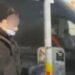 Θεσσαλονίκη: Αστυνομικός έκοψε πρόστιμο για μάσκα, με τη δική του… στο πηγούνι (video)