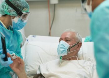 Μετάλλαξη Όμικρον: Ποια είναι τα 5 συμπτώματα της μετάλλαξης