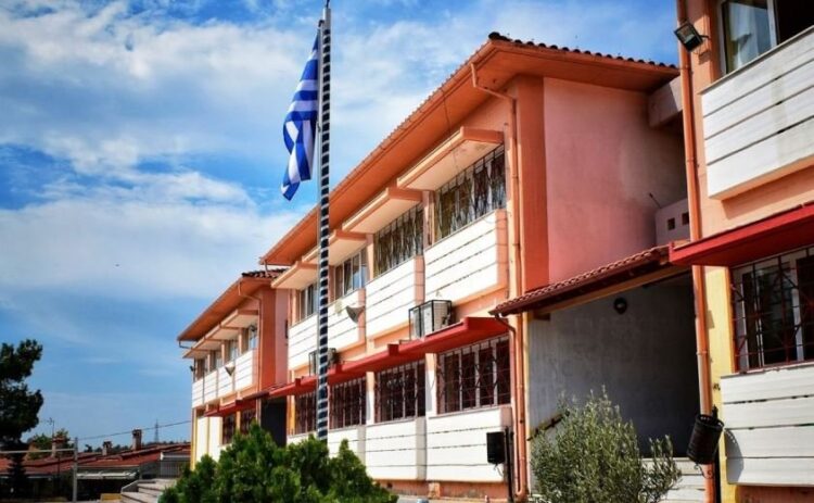 Θεσσαλονίκη: Ξύλο και τραυματισμοί σε Λύκειο – «Μπούκαραν» στην τάξη με full face