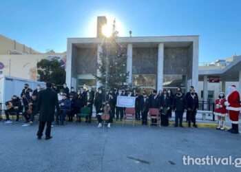 ΑΧΕΠΑ: Μαθητές από τη Σιάτιστα έψαλαν τα κάλαντα των Χριστουγέννων (φωτο, video)