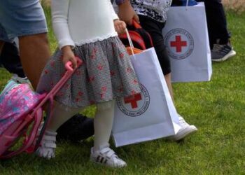 Ο Ελληνικός Ερυθρός Σταυρός προσφέρει στιγμές χαράς στους μαθητές των πυρόπληκτων περιοχών