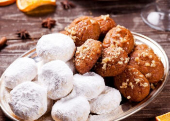 Από πού βγήκε η λέξη κουραμπιές και μελομακάρονο;