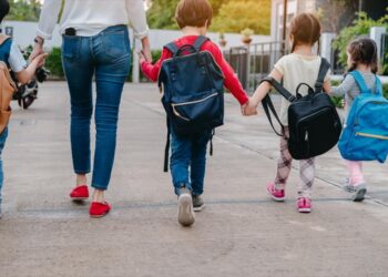 Παραλλαγή Όμικρον: Ποια συμπτώματα πρέπει να προσέχουν οι γονείς