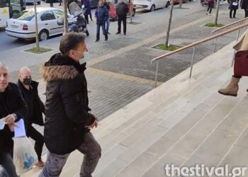 Θεσσαλονίκη: Ποινική δίωξη σε βάρος του πατέρα – αρνητή που ήθελε να μπει το παιδί του χωρίς self test στο σχολείο