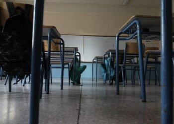 Θεσσαλονίκη: Αρνητής καθηγητής βρέθηκε εκτός σχολείου – Δεν προσκόμιζε τα πιστοποιητικά