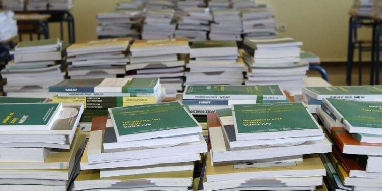 Ανακοίνωση της ΟΛΜΕ για τα νέα αναλυτικά προγράμματα