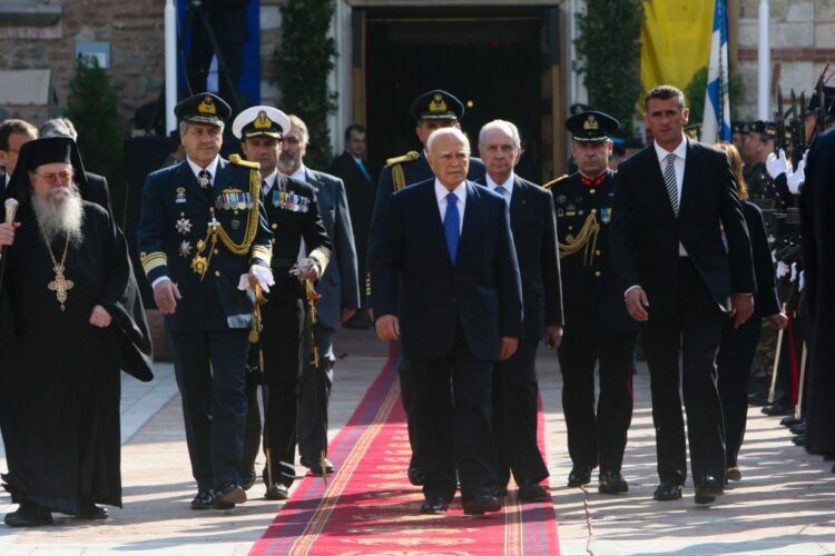 Πέθανε ο Κάρολος Παπούλιας – Θλίψη στον πολιτικό κόσμο