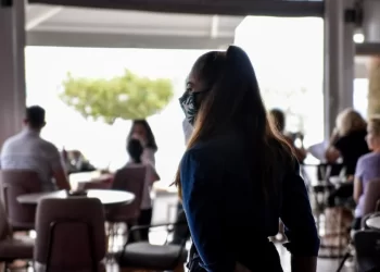 Έρχεται «lockdown» για τους ανεμβολίαστους τις πρώτες μέρες του 2022