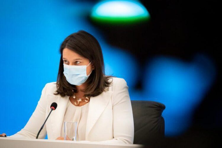 Κεραμέως: Υπάρχει περίπτωση τα σχολεία να κλείσουν;