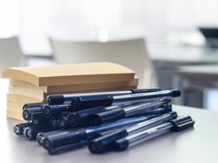 ΙΕΚ: Πρόσκληση για διαμόρφωση οδηγών κατάρτισης και εκπαιδευτικών εγχειριδίω