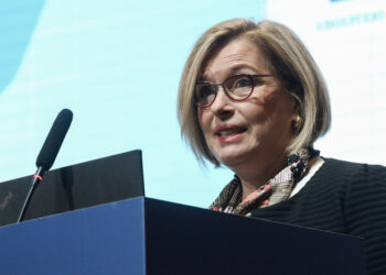 Αν. Υπουργός Υγείας: Να ανοίξουν τα σχολεία – Τα μοριακά τεστ δεν είναι για όλους