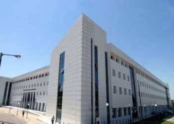 ΥΠΑΙΘ: Διάθεση self-test για μαθητές και εμβολιασμένους εκπαιδευτικούς από τα φαρμακεία