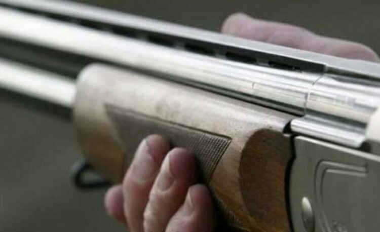 17χρονος πυροβόλησε κατά λάθος συμμαθητή του με καραμπίνα