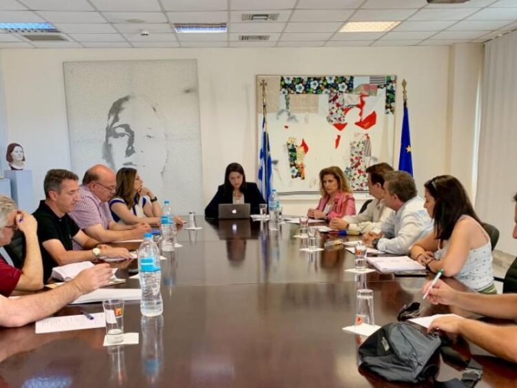 Συνάντηση σήμερα υπ. παιδείας με τα ΔΣ ΟΛΜΕ και ΔΟΕ κατόπιν … εορτής!