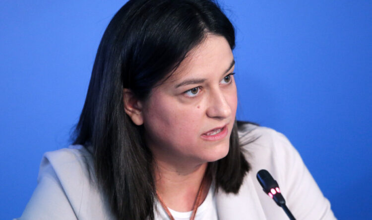 Μετά τους μαθητές έρχεται voucher 200 ευρώ και στους εκπαιδευτικούς – Πώς θα διατεθούν