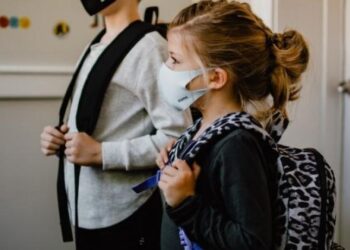 Ηλίας Μόσιαλος: Τι γνωρίζουμε για την Όμικρον και τα μικρά παιδιά