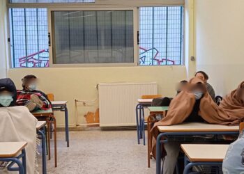 Καβάλα: Μαθητές Γυμνασίου κάνουν μάθημα τυλιγμένοι σε κουβέρτες (φωτο)