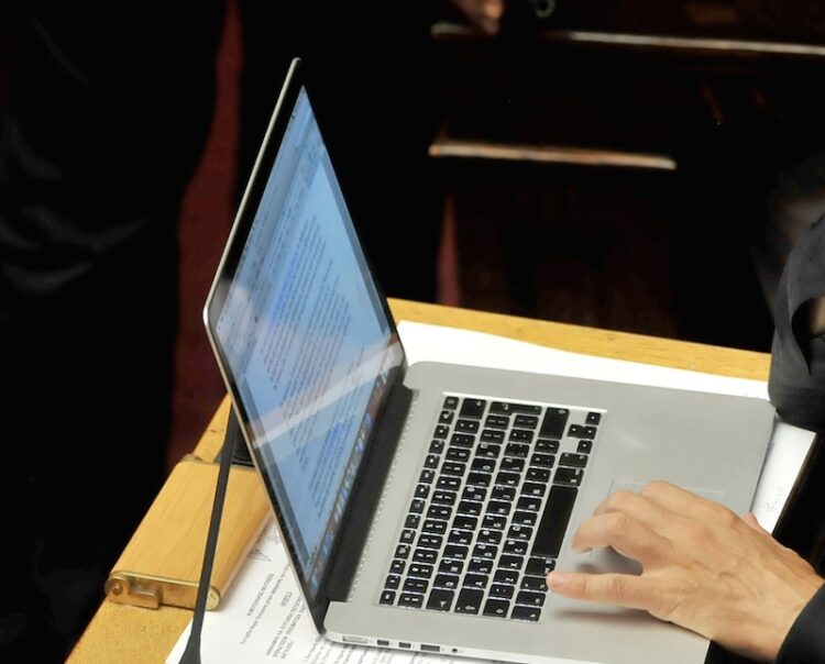 Το “αγκάθι” της τηλεκπαίδευσης: Η απόφαση   για τα προσωπικά δεδομένα, από την Αρχή Προστασίας Δεδομένων