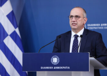 Οικονόμου: Τα εκπαιδευτικά κενά λόγω Όμικρον θα καλυφθούν με προσλήψεις και τηλεκπαίδευση