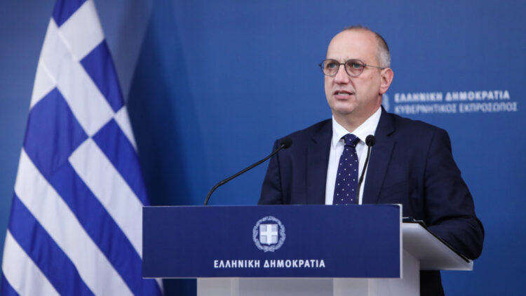 Οικονόμου: Τα εκπαιδευτικά κενά λόγω Όμικρον θα καλυφθούν με προσλήψεις και τηλεκπαίδευση