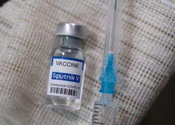 Σέρρες: Αρνήτρια απειλεί με διαζύγιο τον σύζυγό της γιατί… εμβολίασε τον γιο τους