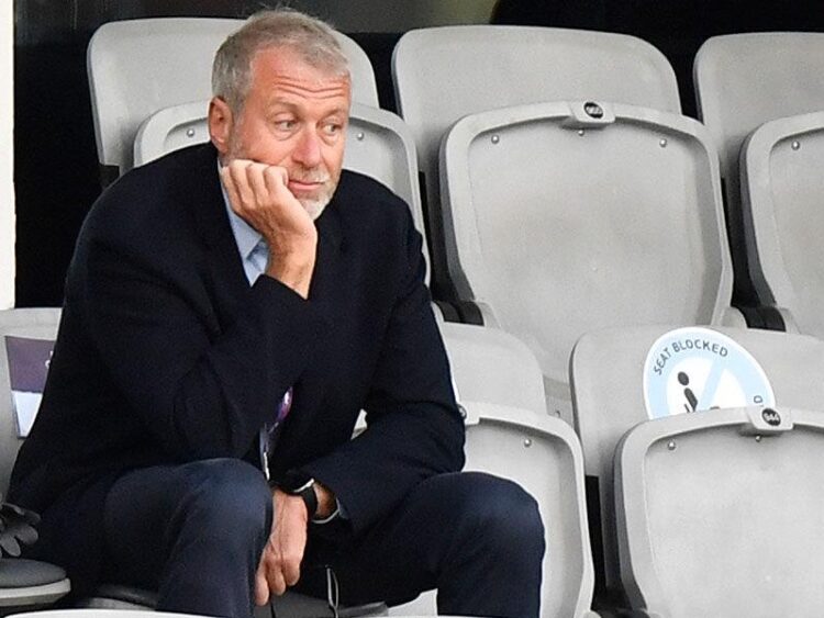 Πόλεμος στην Ουκρανία: «Βόμβα» από Αμπράμοβιτς – Αποχώρησε και επίσημα από την Τσέλσι