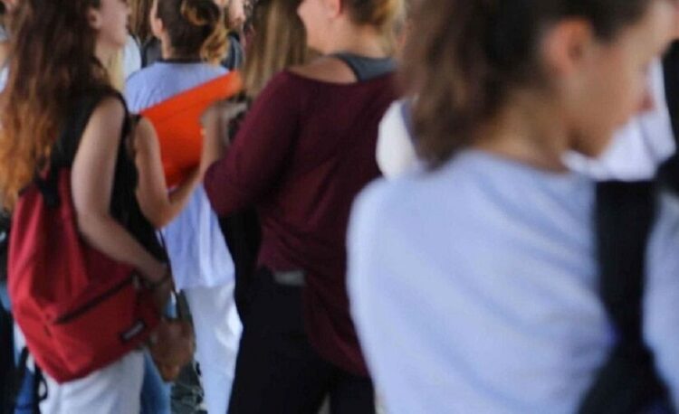 «Εδώ και μισή ώρα λέει ότι τη βιάσαμε, τη βάψαμε»! Σοκ στην Ιταλία από υπόθεση βιασμού 15χρονης από τρεις συμμαθητές της