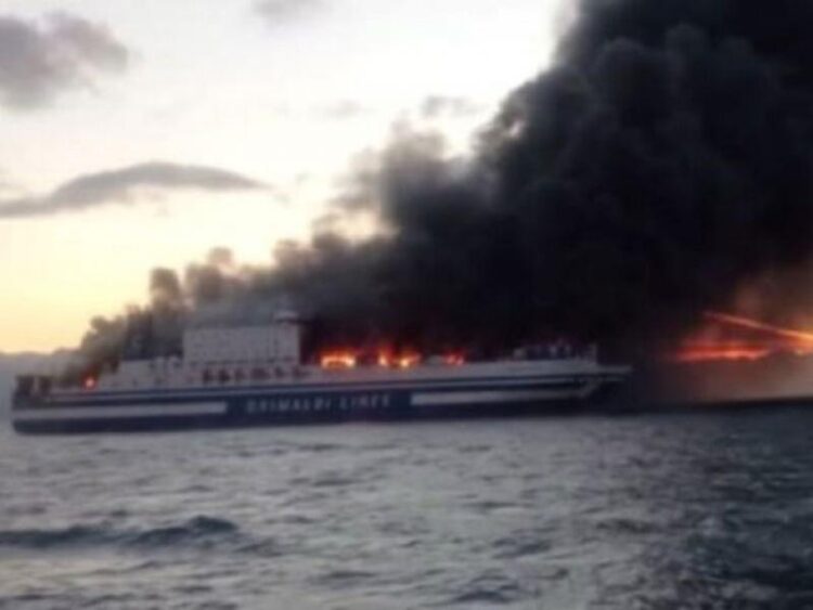 Φωτιά σε πλοίο στην Κέρκυρα: Εντοπίστηκαν άλλα πέντε άτομα