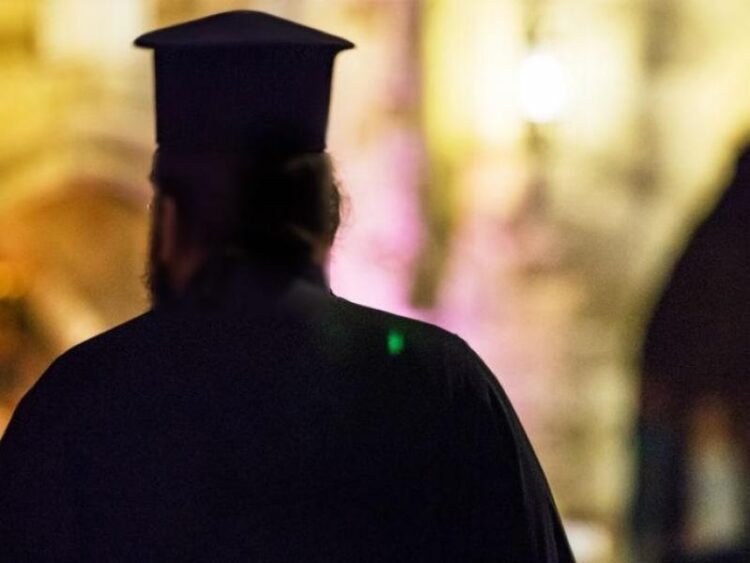 Iερείς καταδικάστηκαν για ασέλγεια σε ανήλικο αγόρι