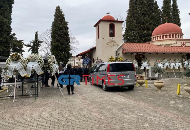 Το τελευταίο αντίο στον 19χρονο Άλκη – Στεφάνια από ομάδες και συνδέσμους