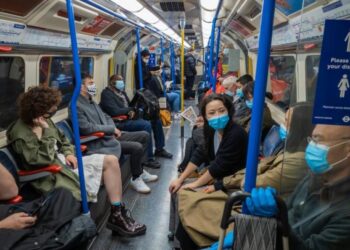 Κορονοϊός-Βρετανία: Τέλος η υποχρεωτική μάσκα στα ΜΜΜ του Λονδίνου