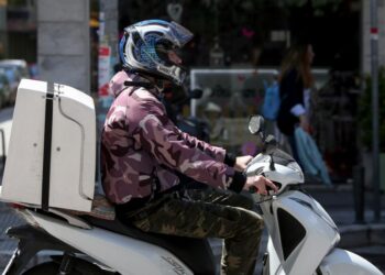 Πατήσια: Παραβίασε «Stop» και μαχαίρωσε διανομέα που του έκανε παρατήρηση