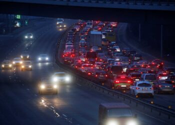 Σε εξέλιξη η ρωσική επίθεση: Συγκλονιστικές εικόνες σε ζωντανή μετάδοση