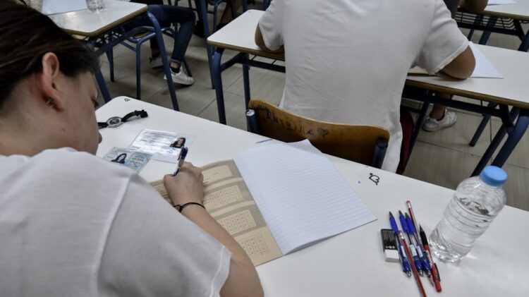 Αντίθετο στη μείωση της εξεταστέας ύλης το Υπουργείο Παιδείας-Επιμονή στην Τράπεζα Θεμάτων