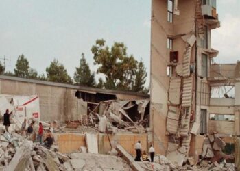 Σεισμός στον Κορινθιακό: Ο Εγκέλαδος σβήνει το Φως του Αυγερινού και αφήνει πίσω του 20 νεκρούς, 500 τραυματίες και ερείπια