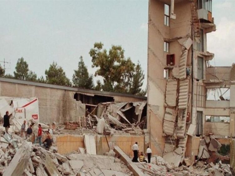 Σεισμός στον Κορινθιακό: Ο Εγκέλαδος σβήνει το Φως του Αυγερινού και αφήνει πίσω του 20 νεκρούς, 500 τραυματίες και ερείπια