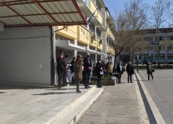 «Θέλουμε ειρήνη για να κερδίσουμε τη ζωή μας»: «Όχι» στον πόλεμο στην Ουκρανία λένε οι μαθητές του 2ου ΓΕΛ Λάρισας